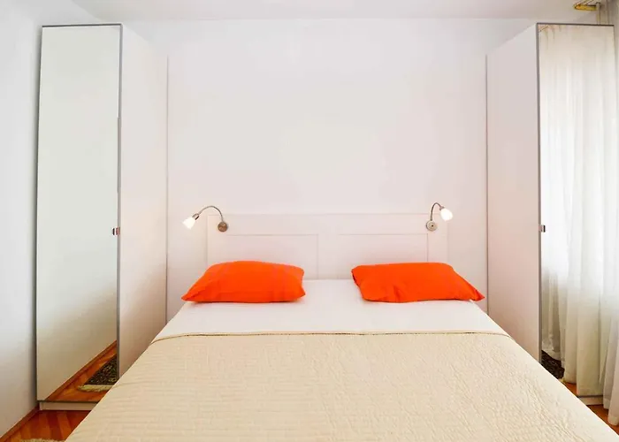 45 Apartment *